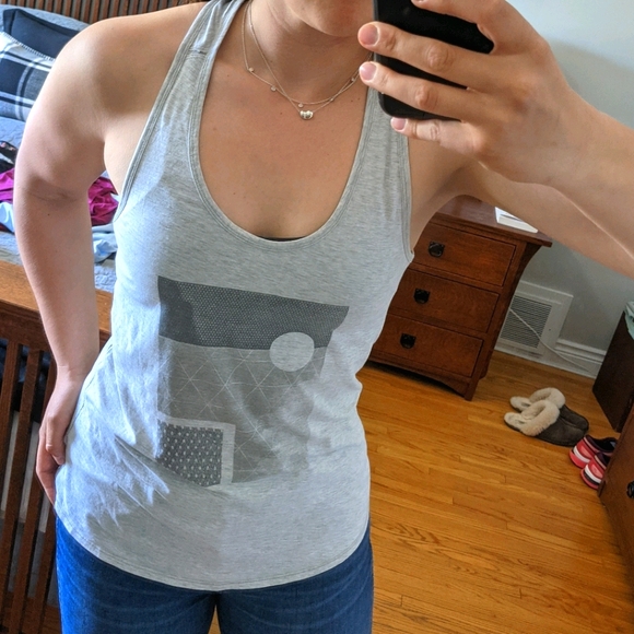 Lululemon Superb Tank - Picture 3 of 6